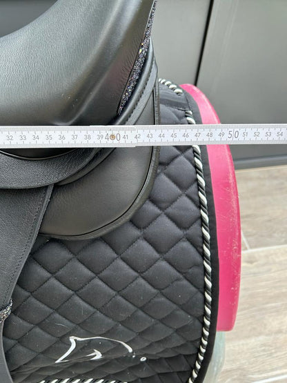 Sommer Novalis Glitzer schwarz 17,5" Dressursattel [NEU] - Pferdesattel Shop