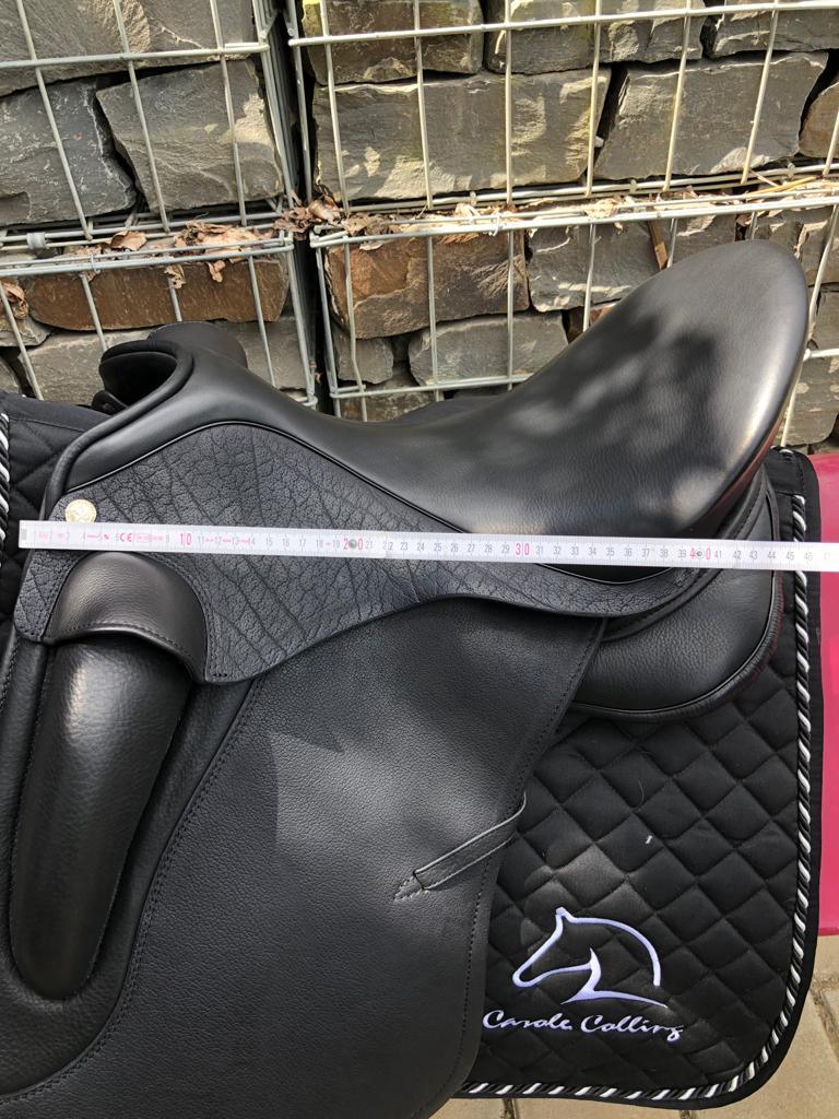 Sommer Novalis 17,5" Schwarz Dressursattel Flexus Move [NEU] - Pferdesattel Shop