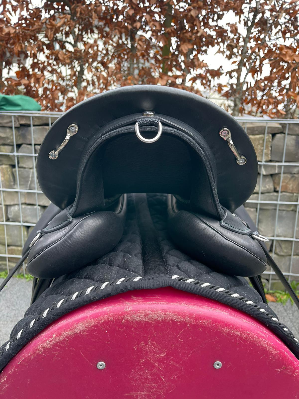 Sommer Genesis Air Schwarz 17,5“ Wanderreitsattel [NEU] - Pferdesattel Shop