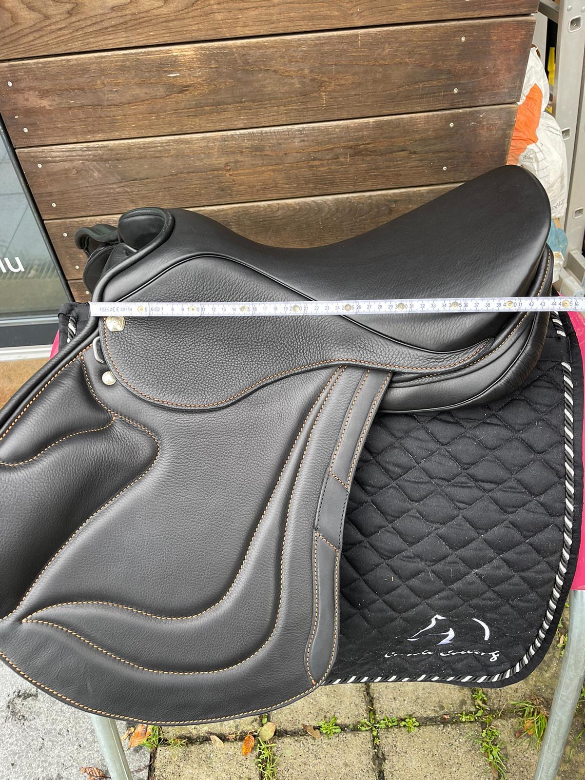 Sommer Aventus Competiton 17,5" SS schwarz Springsattel [NEU] - Pferdesattel Shop