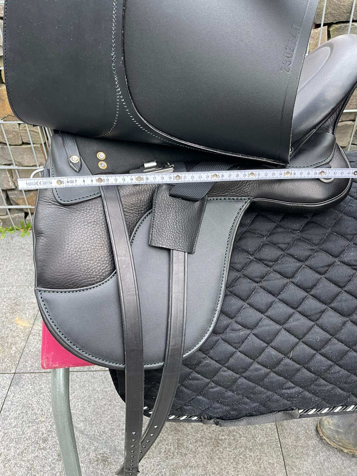 Sommer Genesis Air Schwarz 17,5“ Wanderreitsattel [NEU] - Pferdesattel Shop