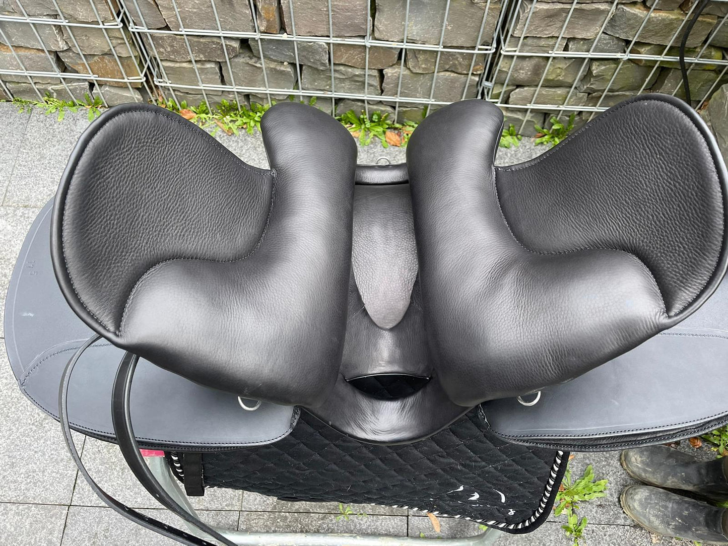 Sommer Genesis Air Schwarz 17,5“ Wanderreitsattel [NEU] - Pferdesattel Shop