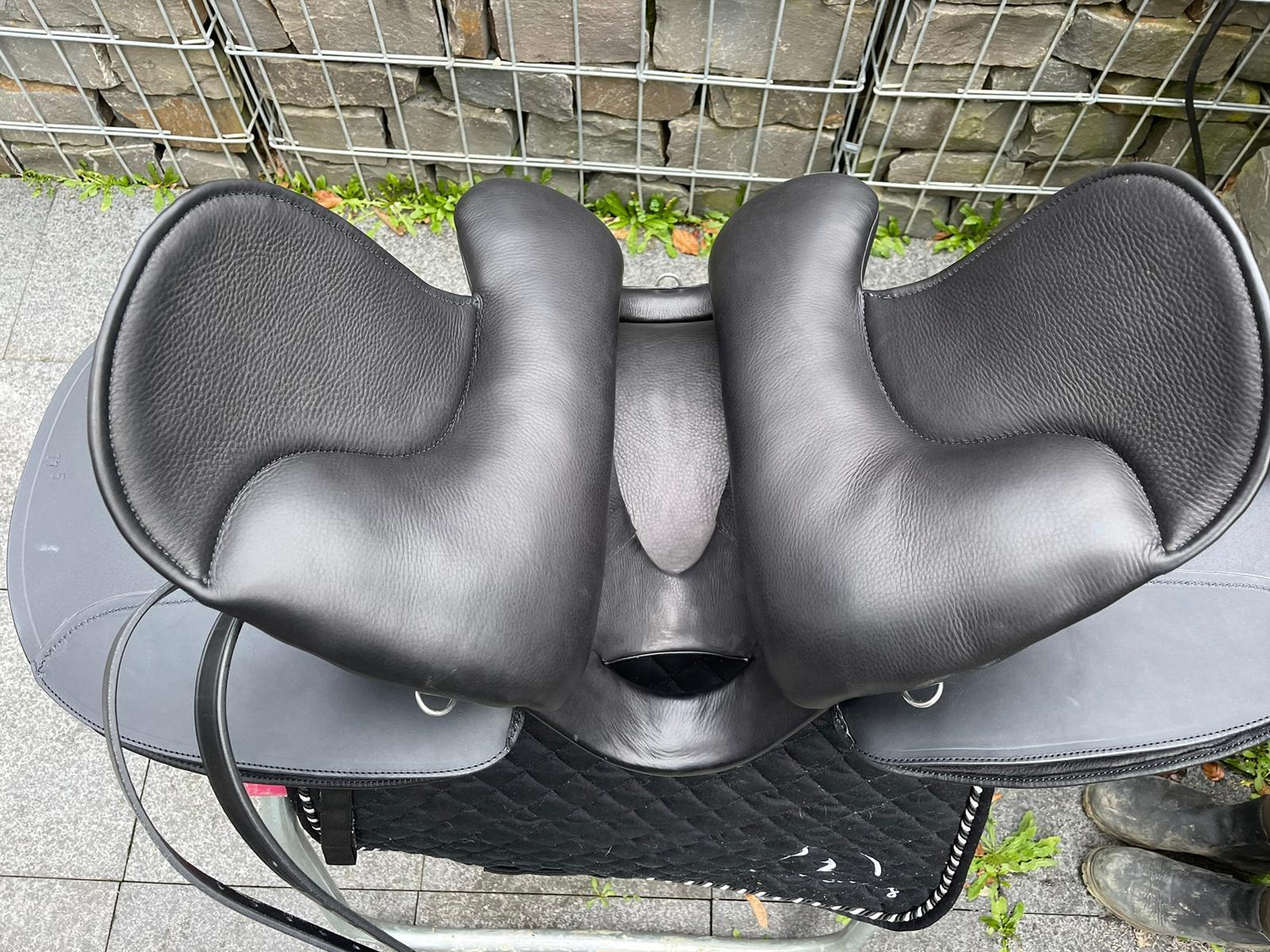 Sommer Genesis Air Schwarz 17,5“ Wanderreitsattel [NEU] - Pferdesattel Shop