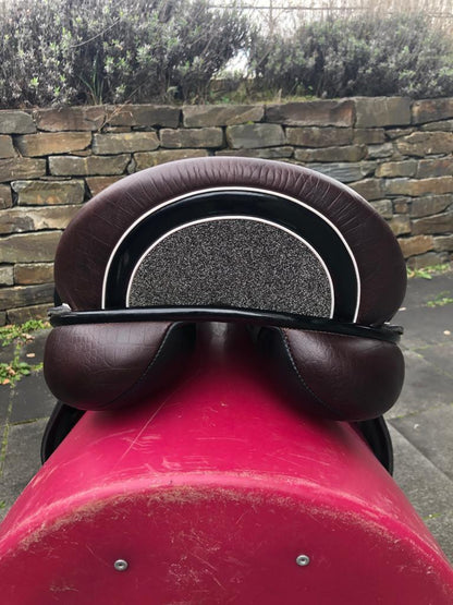 Custom Icon Alpha 18" Schwarz Dressursattel - Pferdesattel Shop
