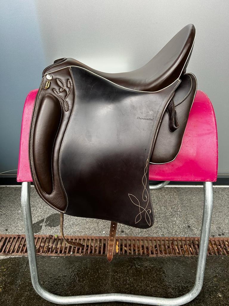 Iberosattel Amazona Dressage 3000 Mocca 17,5“ Dressursattel