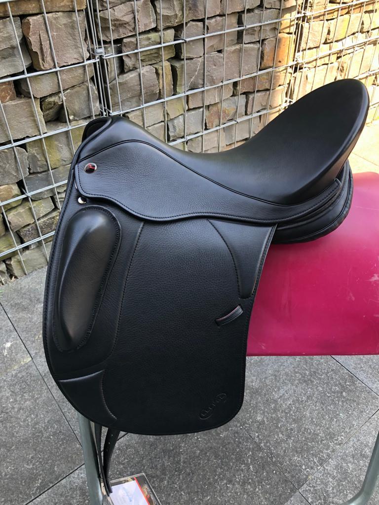 Remos Eterna 18" Schwarz Dressursattel [NEU]