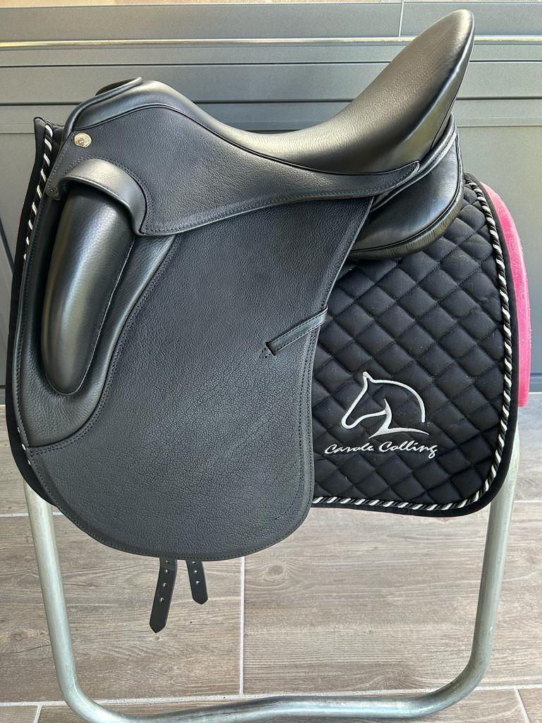 Sommer Novalis 17,5" Schwarz Dressursattel [NEU]