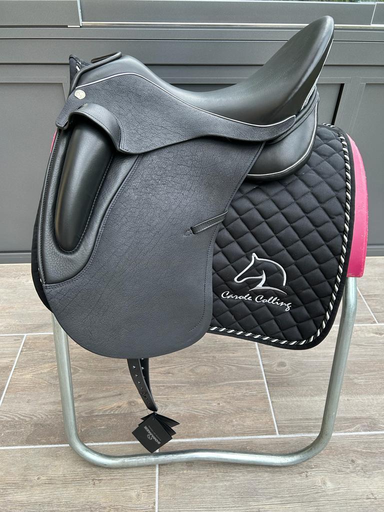 Sommer Novalis Big York 17,5" Schwarz Dressursattel [NEU]