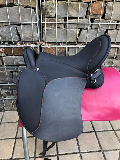 Sommer Genesis Air Schwarz 17,5“ Wanderreitsattel [NEU] - Pferdesattel Shop