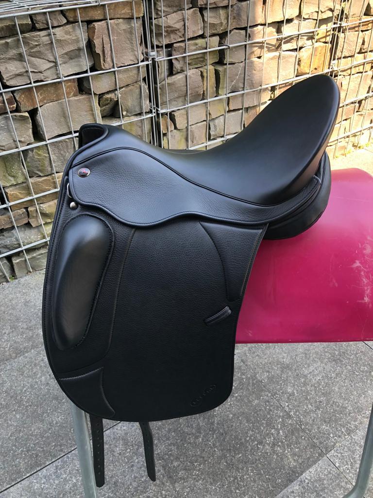 Remos Eterna 17,5" schwarz Dressursattel [NEU]