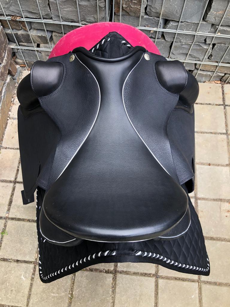 Sommer Novalis "Bruges" 17,5" Schwarz Dressursattel [NEU] - Pferdesattel Shop