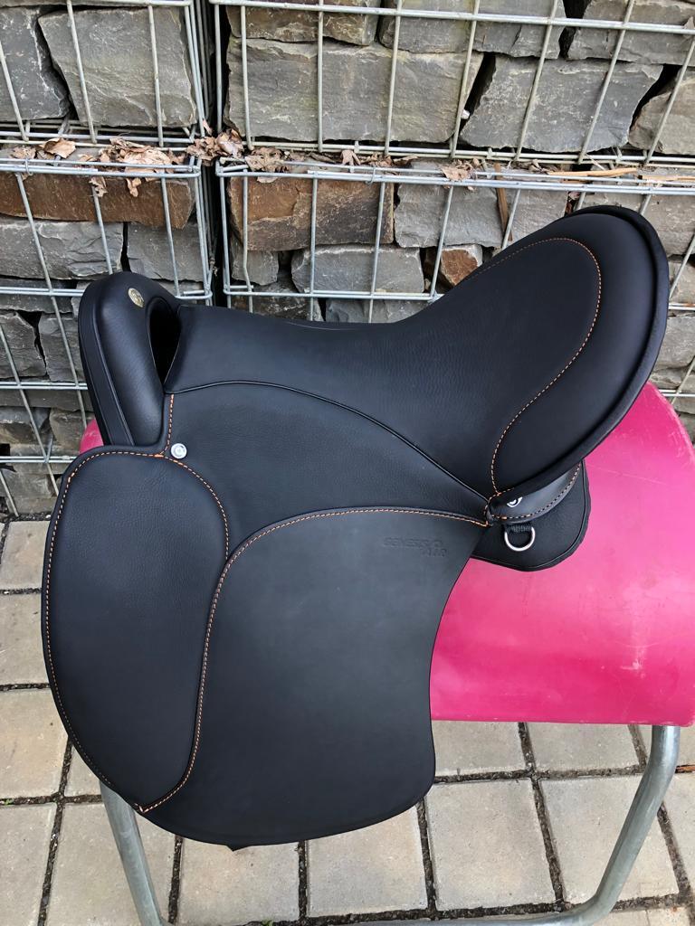 Sommer Genesis Air Schwarz 17,5“ Wanderreitsattel [NEU]