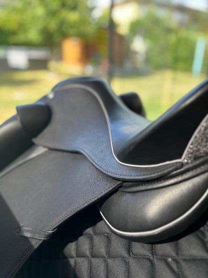 Sommer Novalis Galaxy 096 17,5" Schwarz Dressursattel [NEU] - Pferdesattel Shop