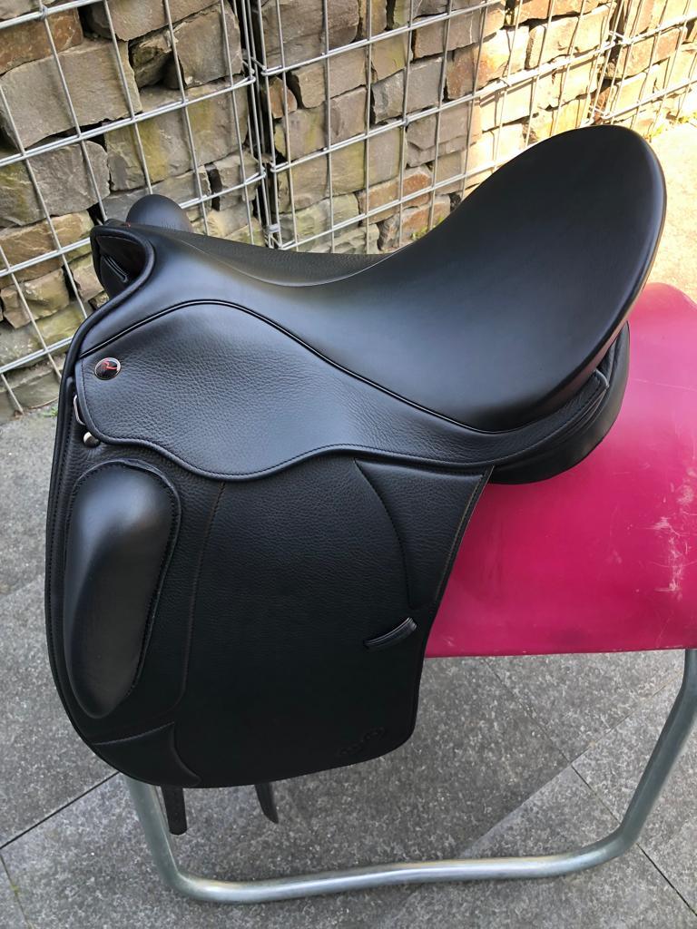 Remos Eterna 17,5" schwarz Dressursattel [NEU]