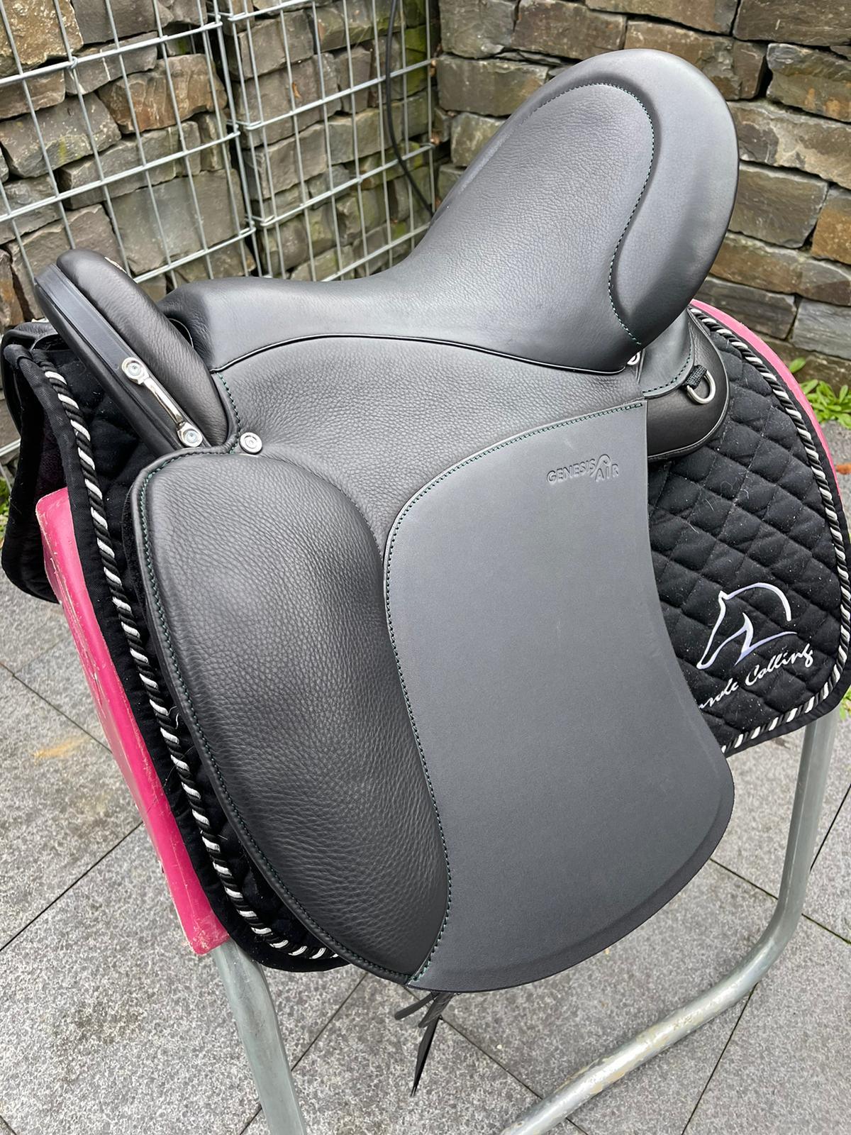 Sommer Genesis Air Schwarz 17,5“ Wanderreitsattel [NEU] - Pferdesattel Shop