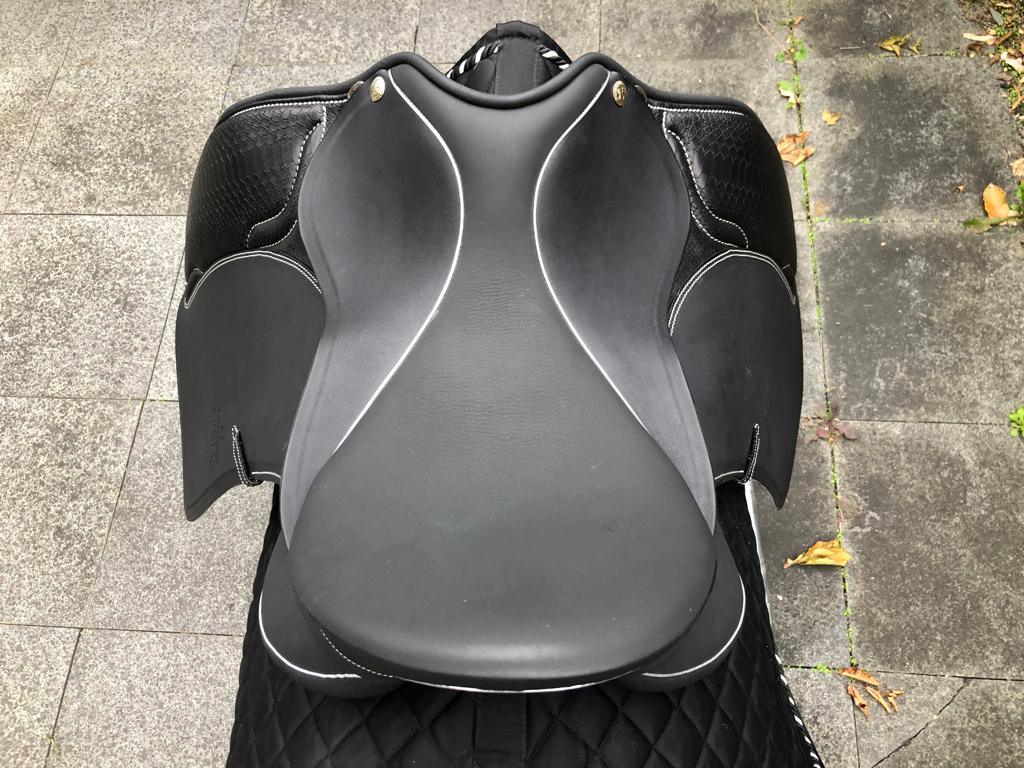 Sommer Somero Classic DS 17,5" Kroko Schwarz Dressursattel [NEU] - Pferdesattel Shop