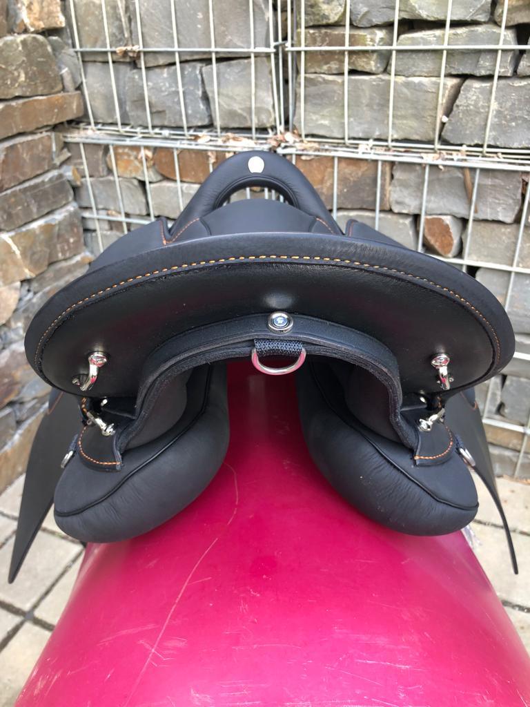 Sommer Genesis Air Schwarz 17,5“ Wanderreitsattel [NEU] - Pferdesattel Shop