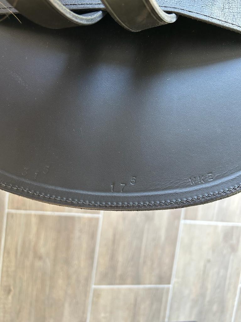 Sommer Novalis Galaxy 096 17,5" Schwarz Dressursattel [NEU] - Pferdesattel Shop