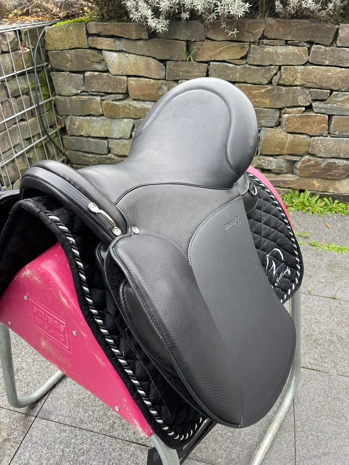 Sommer Genesis Air Schwarz 17,5“ Wanderreitsattel [NEU] - Pferdesattel Shop
