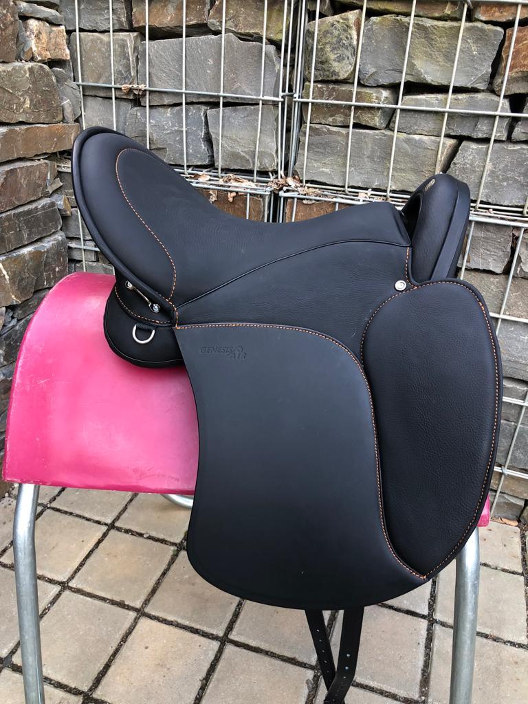 Sommer Genesis Air Schwarz 17,5“ Wanderreitsattel [NEU] - Pferdesattel Shop