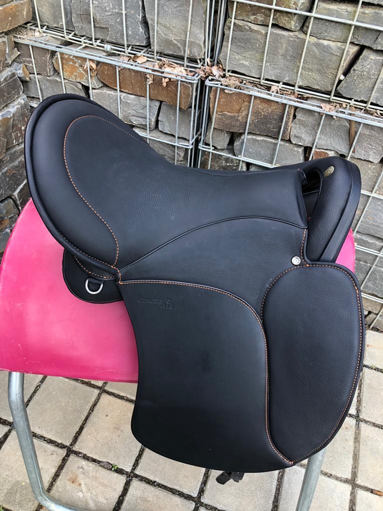 Sommer Genesis Air Schwarz 17,5“ Wanderreitsattel [NEU] - Pferdesattel Shop