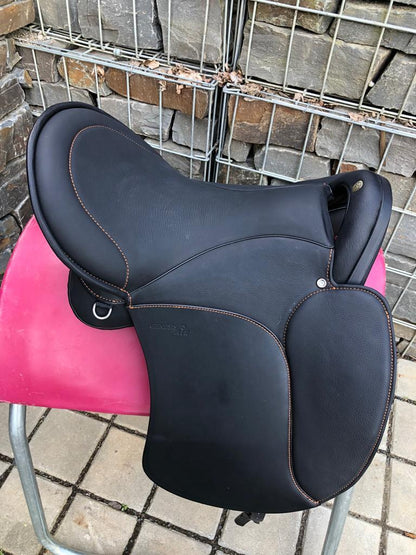 Sommer Genesis Air Schwarz 17,5“ Wanderreitsattel [NEU] - Pferdesattel Shop
