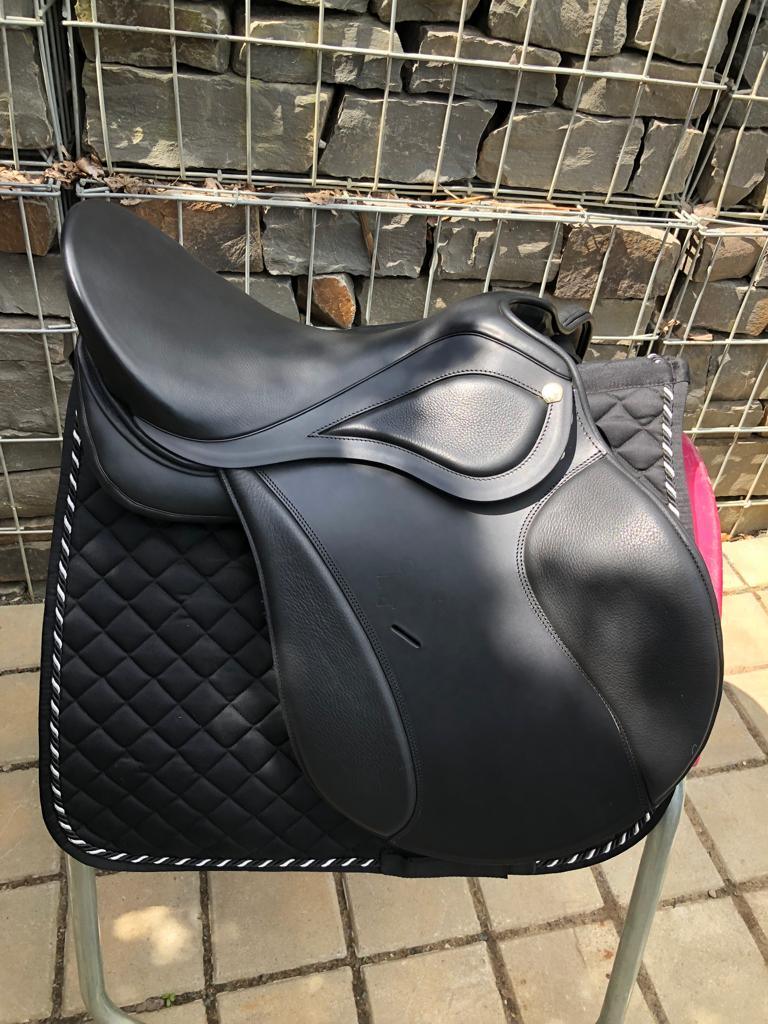 Sommer Diplomat 17,5" Schwarzer Springsattel [NEU]