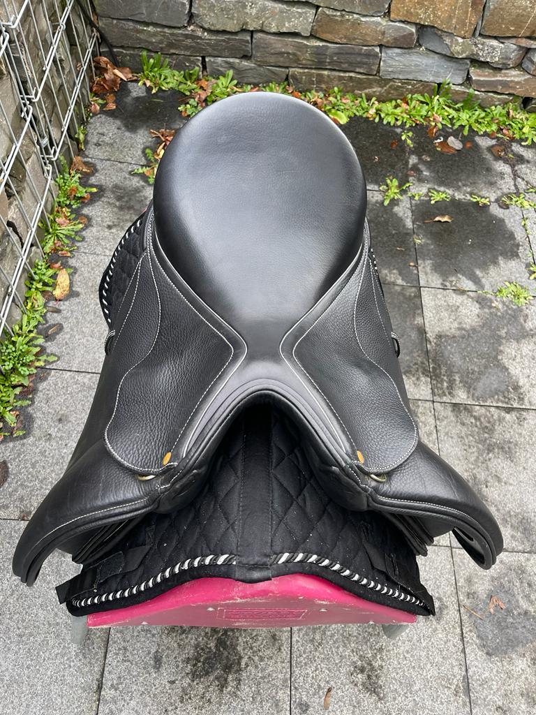 Schleese Pirat 17,5" Schwarz Dressursattel - Pferdesattel Shop