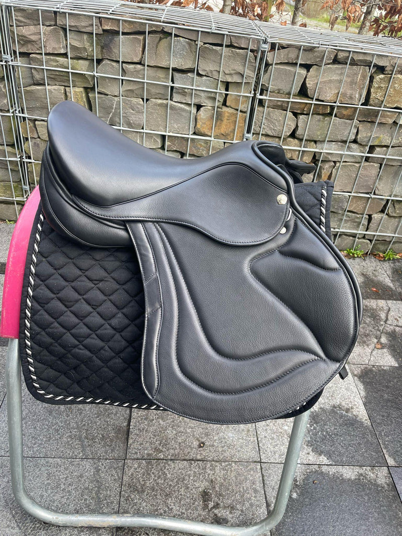 Sommer Aventus Competition 17,5" schwarz Springsattel [NEU]