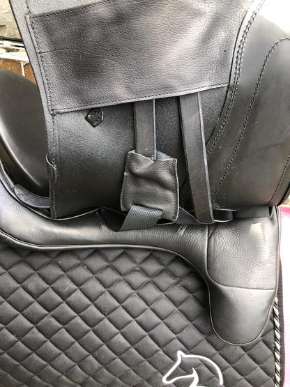 Sommer Novalis 17,5" Schwarz Dressursattel Flexus Move [NEU] - Pferdesattel Shop