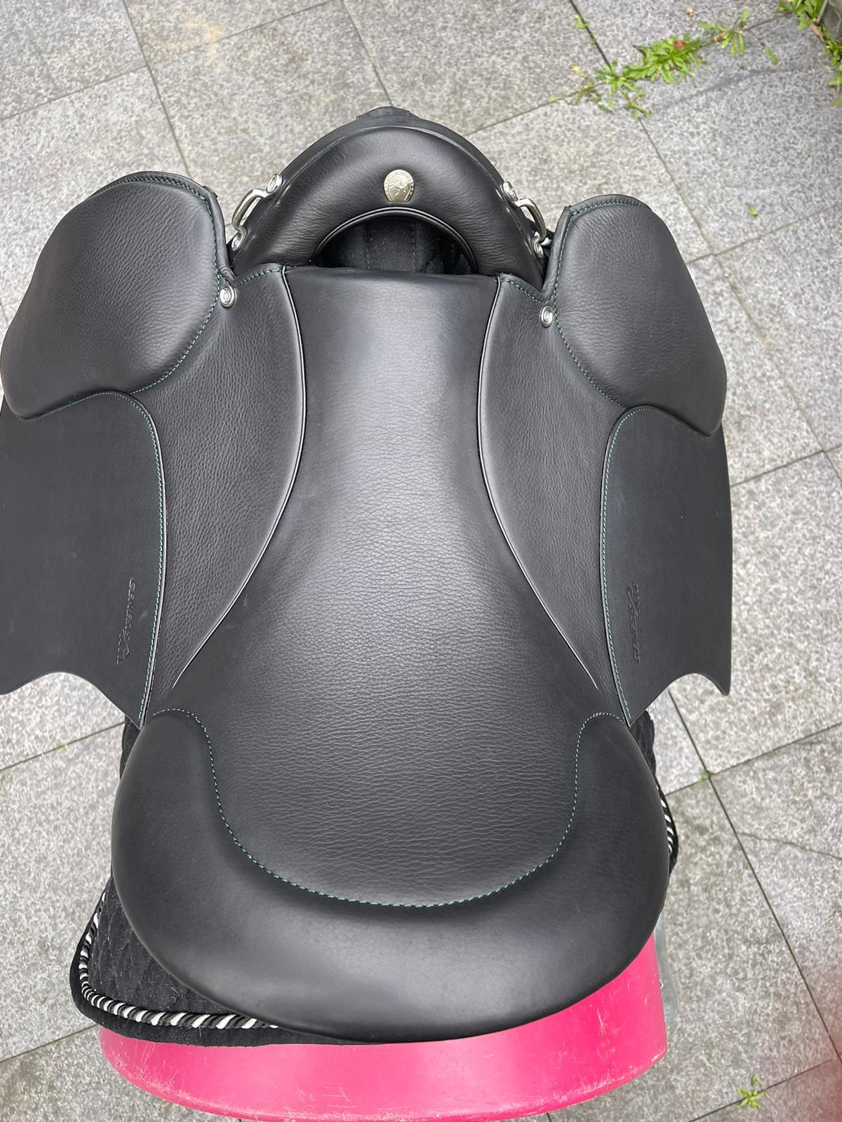 Sommer Genesis Air Schwarz 17,5“ Wanderreitsattel [NEU] - Pferdesattel Shop