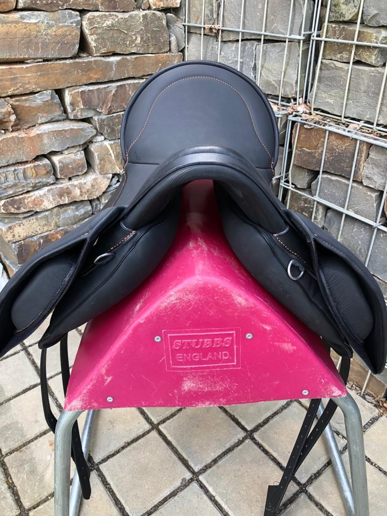 Sommer Genesis Air Schwarz 17,5“ Wanderreitsattel [NEU] - Pferdesattel Shop