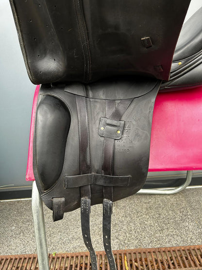 Albion SLK Schwarz 17,5" Dressursattel - Pferdesattel Shop