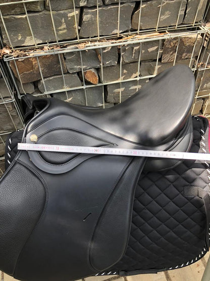 Sommer Diplomat 17,5" Schwarzer Springsattel [NEU] - Pferdesattel Shop