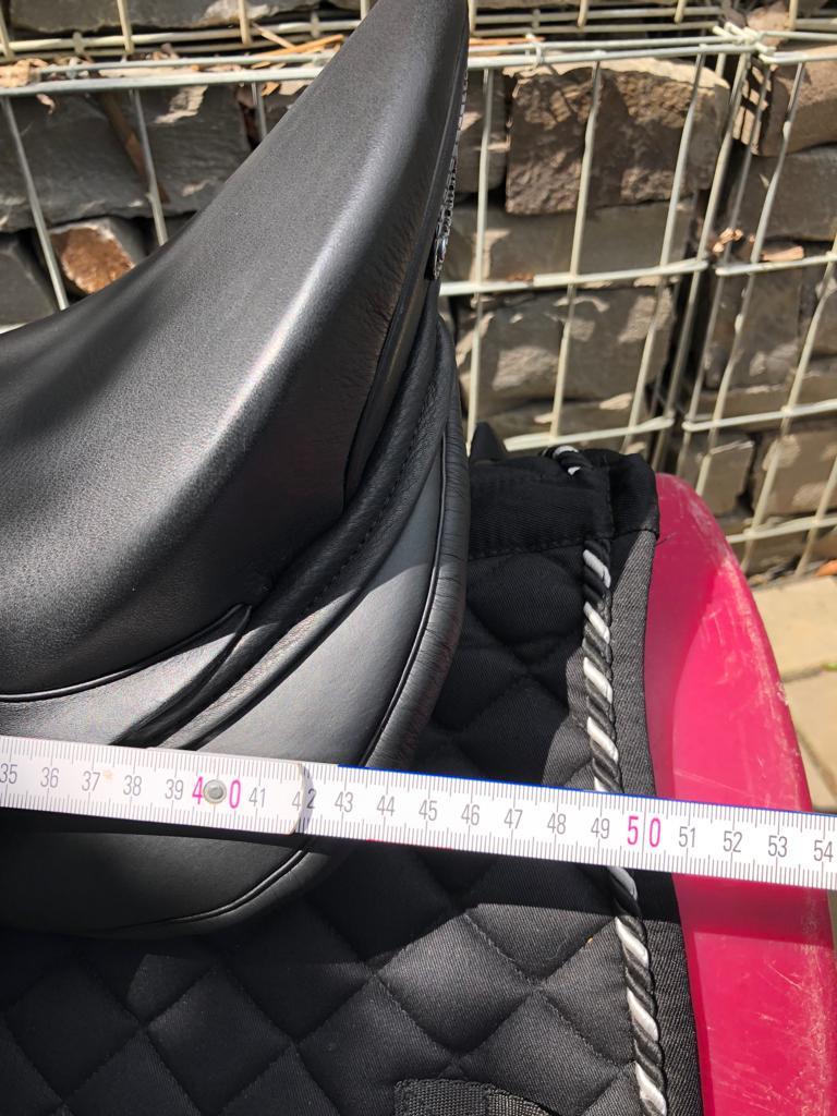 Sommer Diplomat 17,5" Schwarzer Springsattel [NEU] - Pferdesattel Shop
