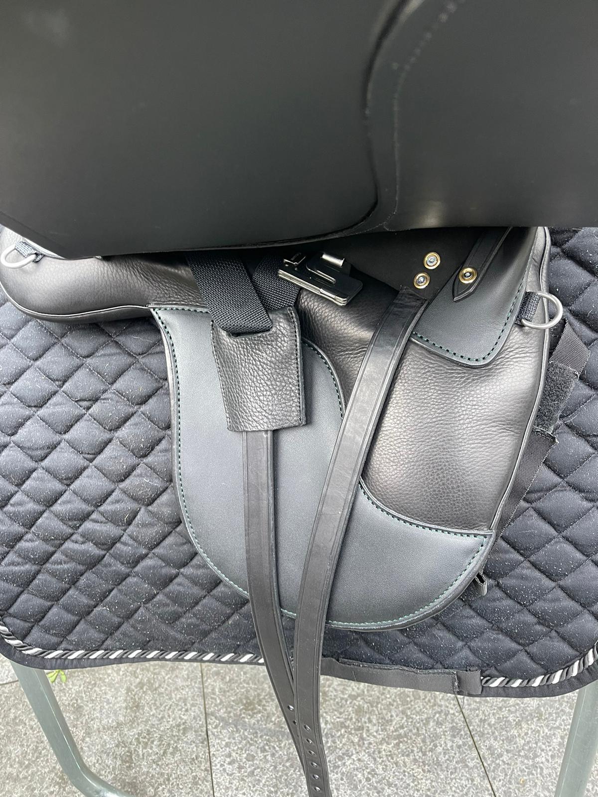 Sommer Genesis Air Schwarz 17,5“ Wanderreitsattel [NEU] - Pferdesattel Shop