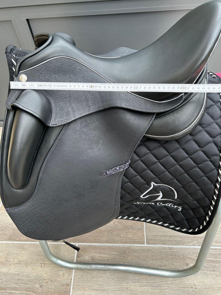 Sommer Novalis Galaxy 608 17,5" Schwarz Dressursattel [NEU] - Pferdesattel Shop