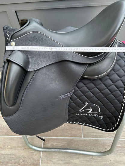 Sommer Novalis Galaxy 608 17,5" Schwarz Dressursattel [NEU] - Pferdesattel Shop