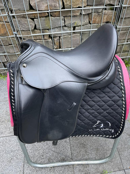 Anke Just by Sankey Dressursattel 17" Schwarz - Pferdesattel Shop