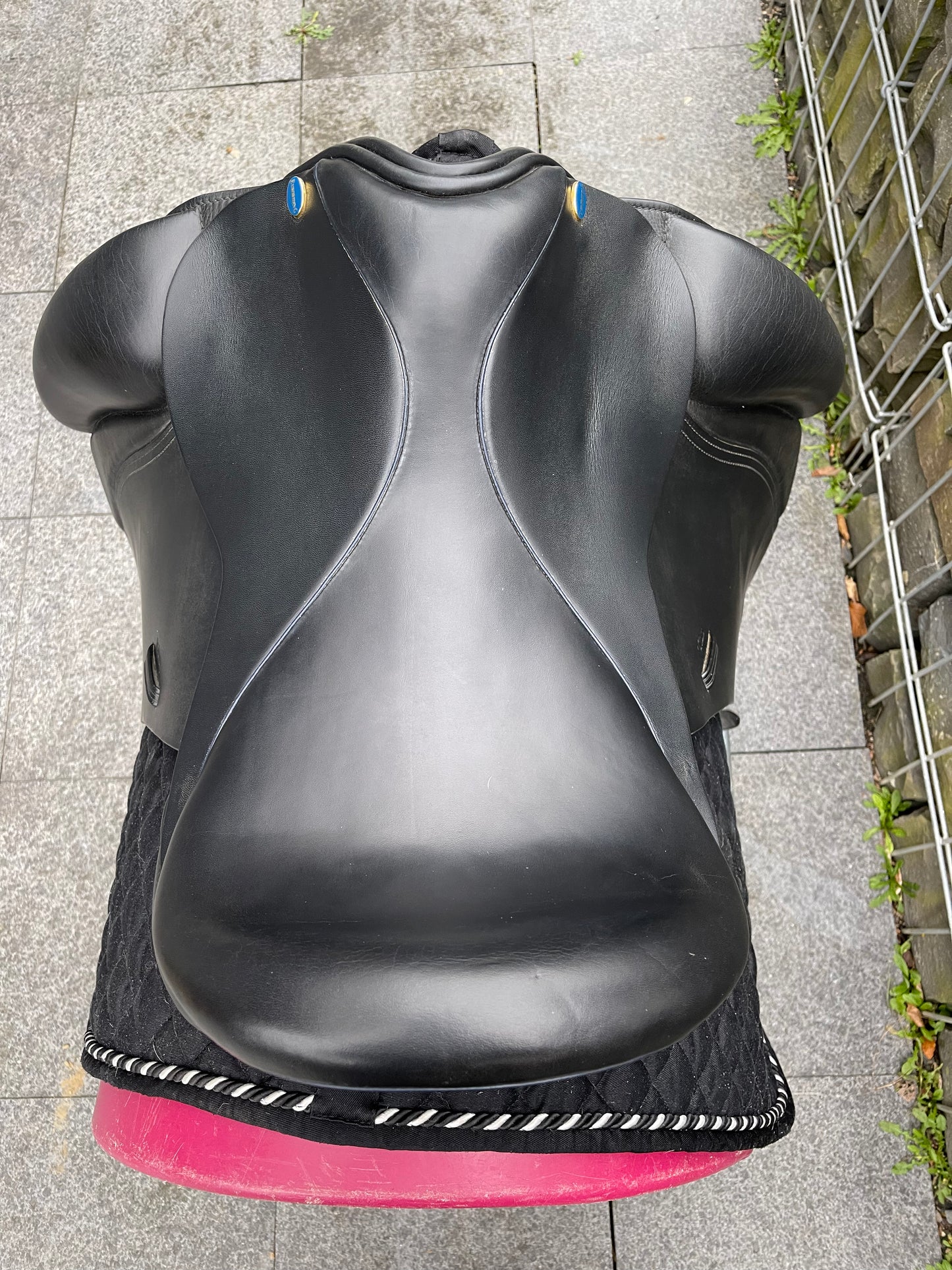 Euroriding Titan 17,5" Schwarzer Dressursattel - Pferdesattel Shop