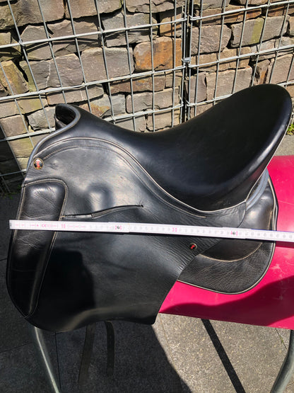 Philimar 17,5“ Schwarzer Dressursattel - Pferdesattel Shop