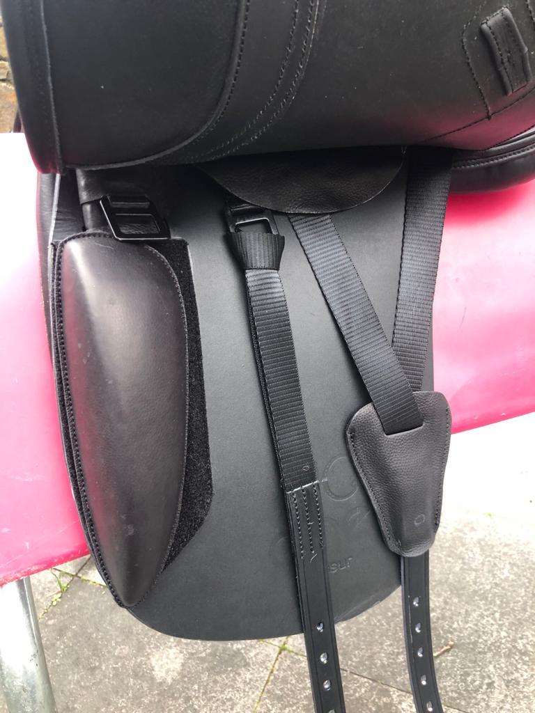 Jorge Canaves One 17" Schwarz Dressursattel [NEU] - Pferdesattel Shop