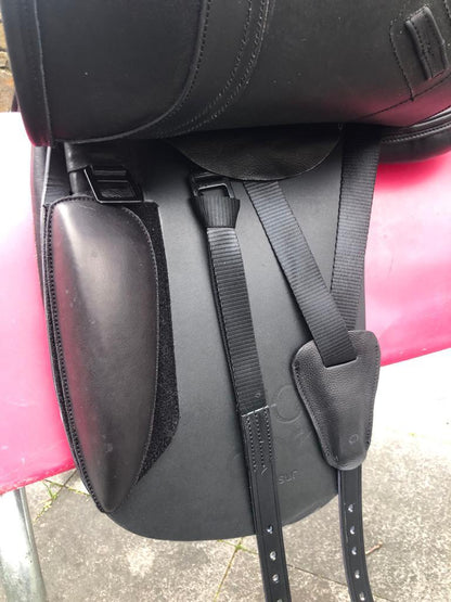 Jorge Canaves One 17" Schwarz Dressursattel [NEU] - Pferdesattel Shop