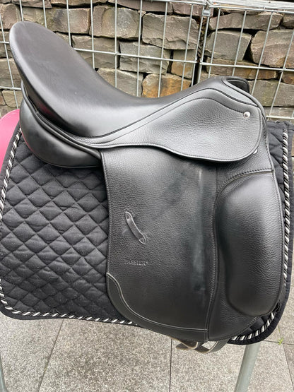 Passier Corona ll, Dressursattel, schwarz, 17" - Pferdesattel Shop