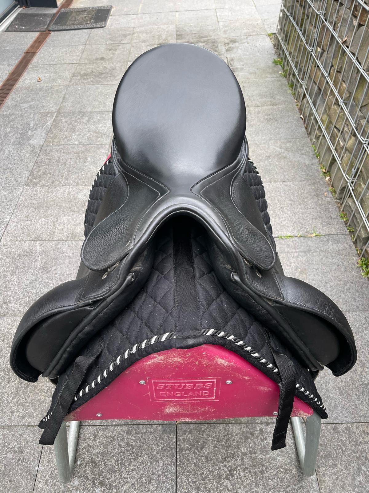 Passier Corona ll, Dressursattel, schwarz, 17" - Pferdesattel Shop