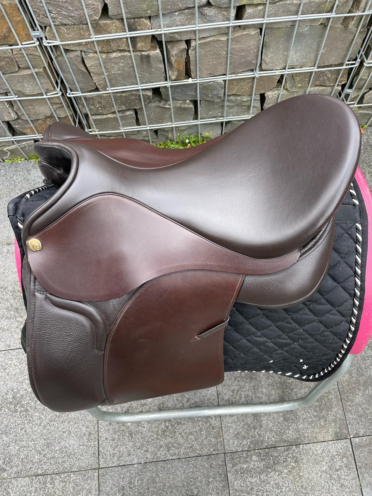 Sommer Somero 17.5“ Mocca Dressursattel - Pferdesattel Shop