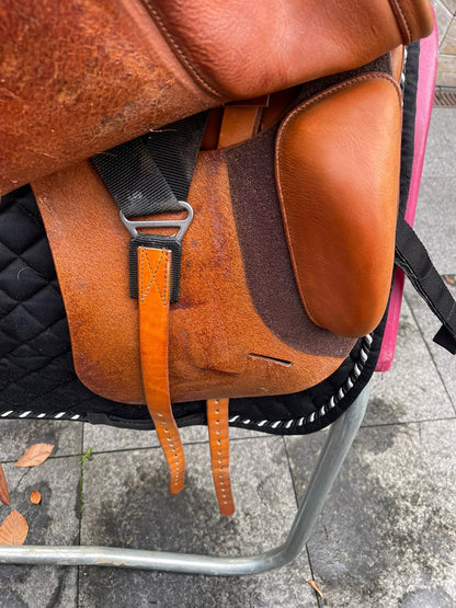 Philimar Dressur Basismodell 17,5" Cognac Dressursattel - Pferdesattel Shop