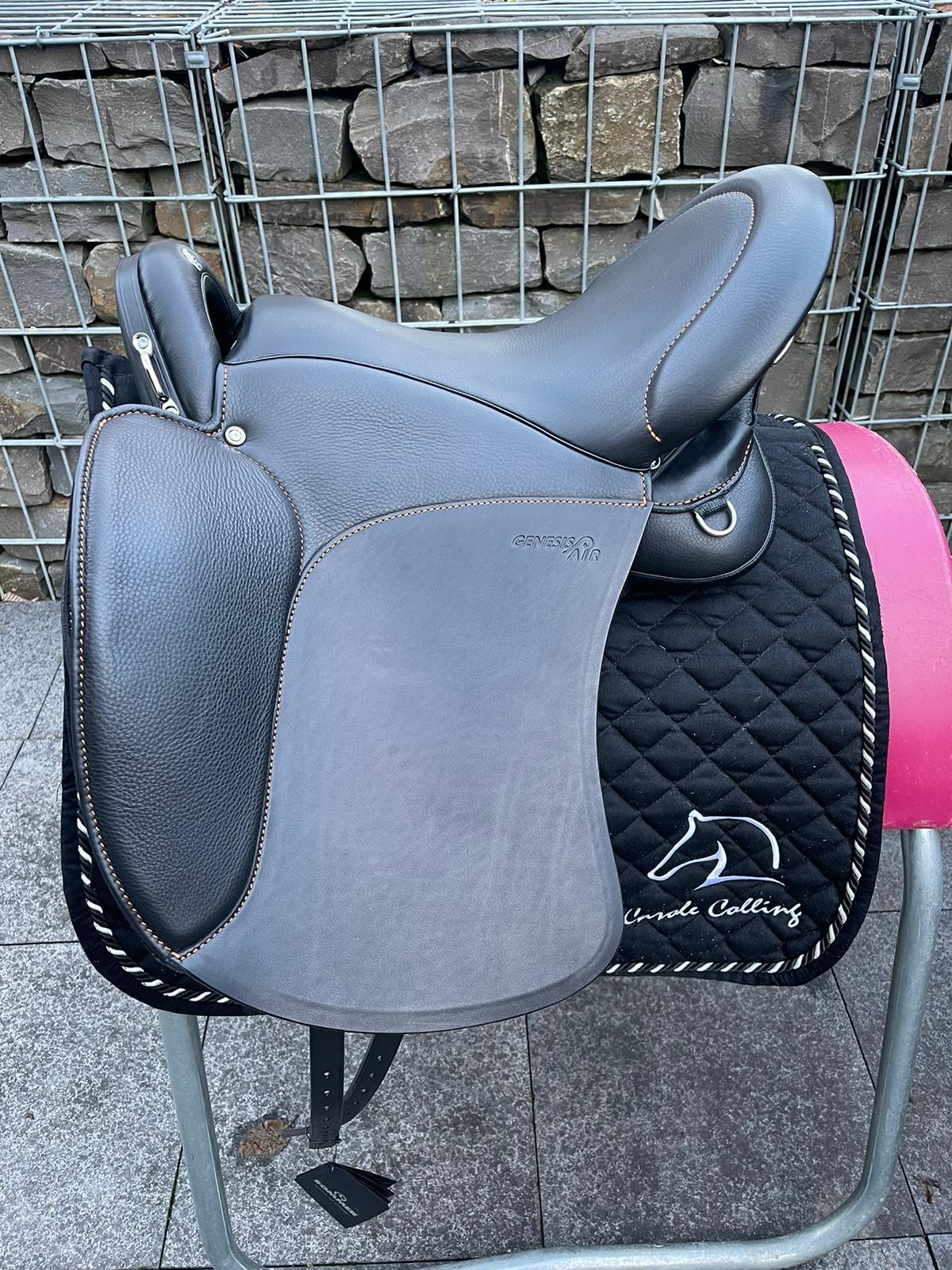 Sommer Genesis Air 17,5" Schwarz Wanderreitsattel [NEU] - Pferdesattel Shop