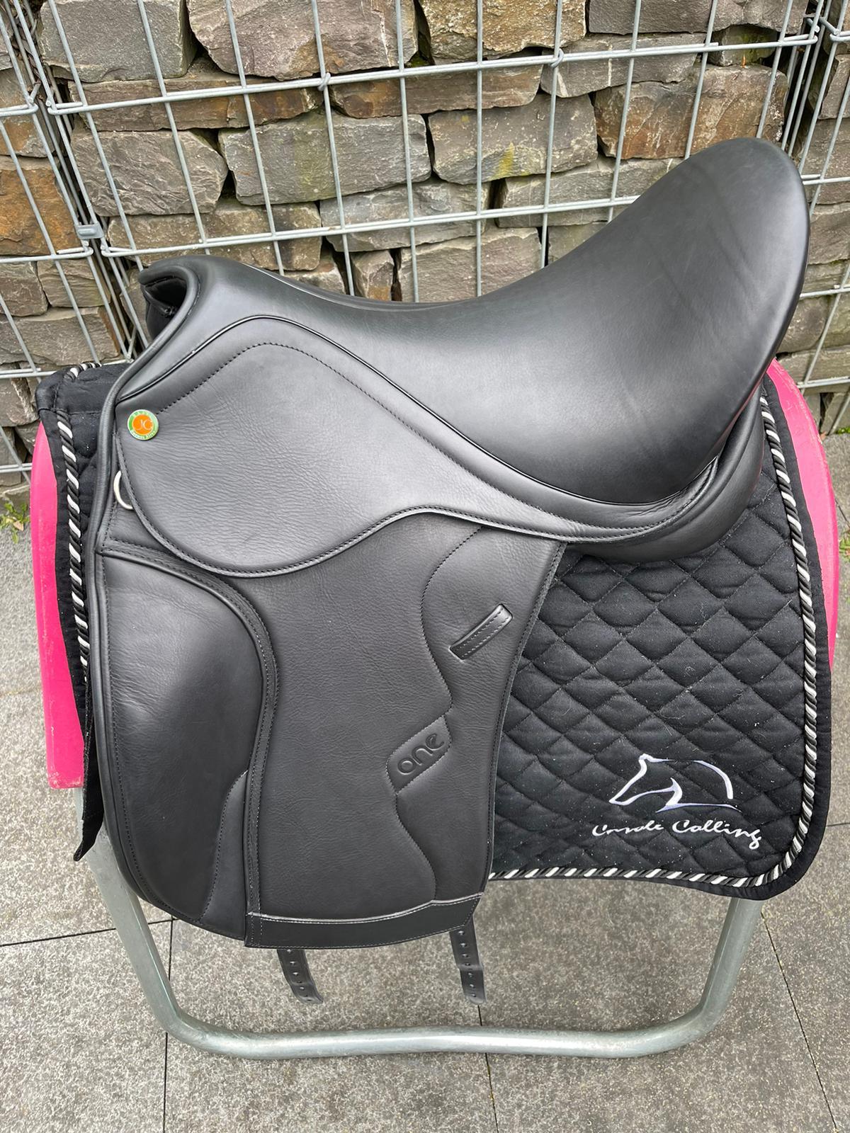JC One Dressursattel 17,5, Keilkissen [NEU] - Pferdesattel Shop