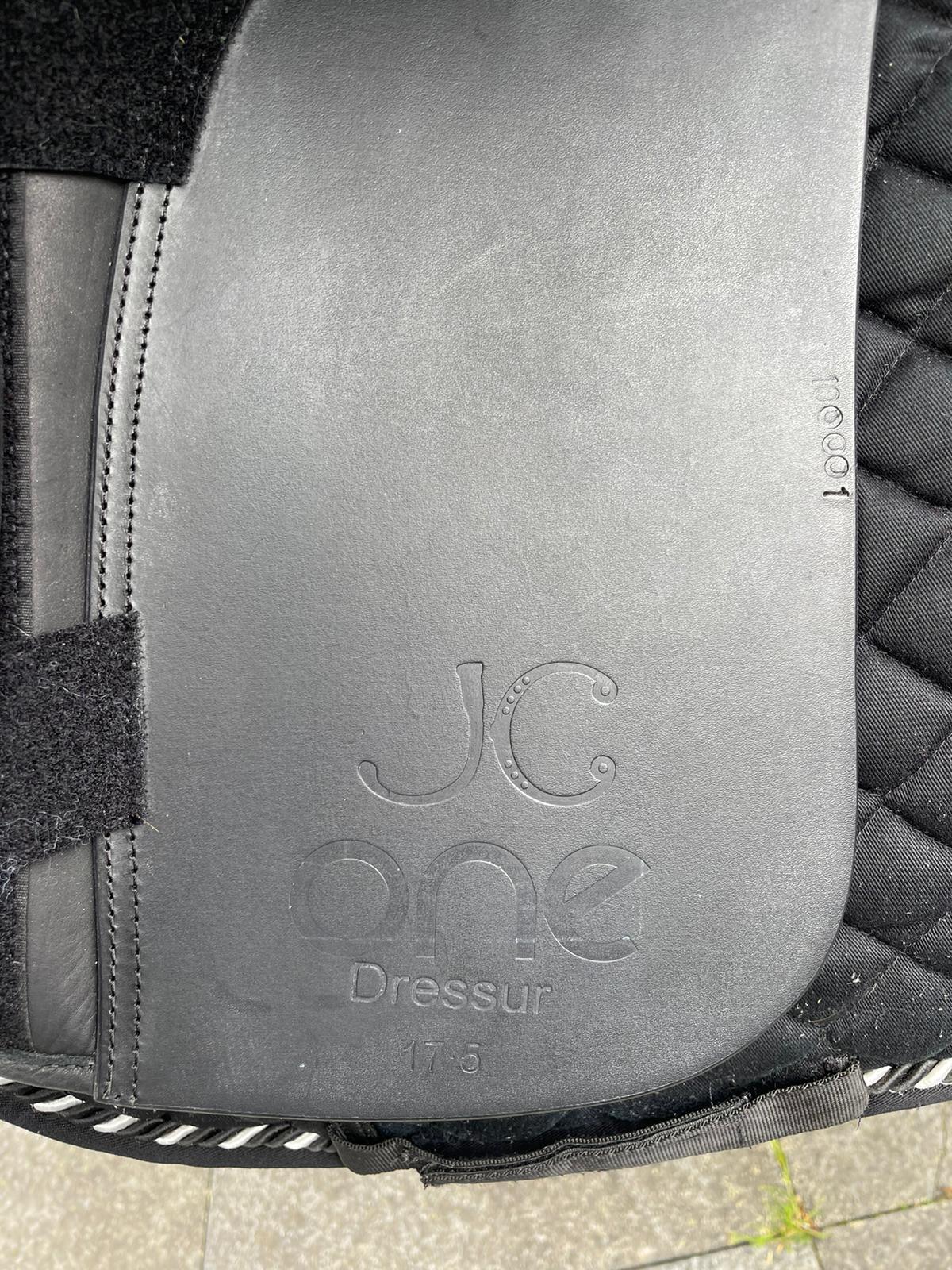 JC One Dressursattel 17,5, Keilkissen [NEU] - Pferdesattel Shop